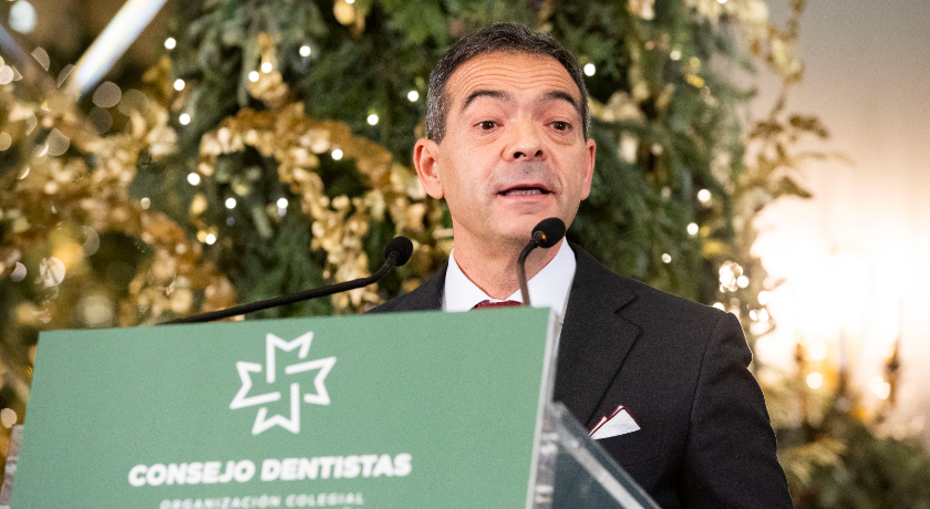 El Dr. Pradíes recibe el Premio al 